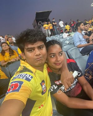Vishnupriya sainath pathade patil Instagram - Aapki konsi favo team hai ? ♥️ 
( rcb♥️😍 )