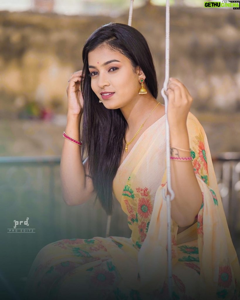 Vishnupriya sainath pathade patil Instagram - Saree the perfect wear in which women flaunt her curves beautifully. 📸 :- @manishbemble Edit :- @_p_r_d_official_ Makeover:- @namrata_suryvanshi
