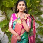 Vishnupriya sainath pathade patil Instagram - This drape from @kanchivmlsilks is really a spectacular piece of art that is both marvellous and comfortable. This Kanjeevaram was a fabric of art to drape around. Every thread of this saree speaks tradition and culture. It felt great to carry this ethnic silk saree from my favourite @kanchivmlsilks #KanchiVMLSilks #Varamahalakshmisilks #SareeOfTheDay #Sareelove #sareefashion #sareecollection #sareesofinstagram #Kanchipattusaree #Kanchivaramsilks #pokeify Pic edit - @_p_r_d_official_