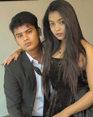 Vishnupriya sainath pathade patil Instagram - With my man 😉 @sai_patil7030 😘 #saipriya #vishaarmy