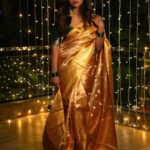 Vithika Sheru Instagram - Dussehra Subhakankshalu 🙏🏽 Saree - @naira_silks