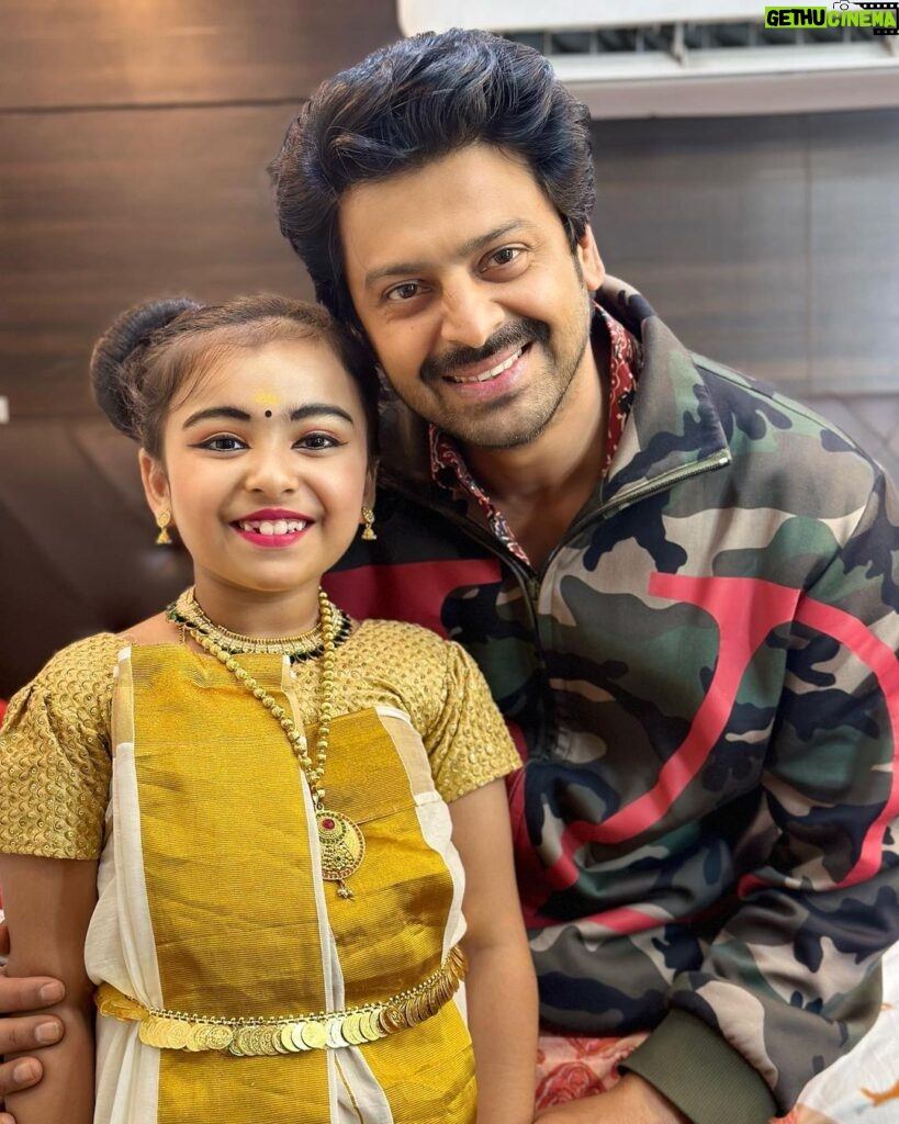 Vriddhi Vishal Instagram - After one year meet ma sreekanth uncle ❤❤❤ New malayalam movie ❤🥰 #movies #malayalam #tamil #cinema #childartist #babyartist #wayanad #love #malayalamcinema #vriddhi