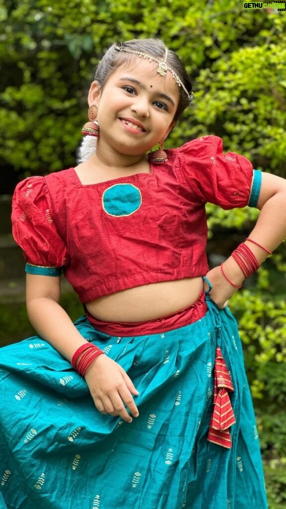 Vriddhi Vishal Instagram - Chinna ponnu njan 🥰💃 🎥 & cuts @vishal_kannan03 Makeover @gayathri_vishal03 Outfit @magizham_boutique Location @the_raintree_ #dancelover #vriddhivishal #childartist #malayalam #tamil #dancereels