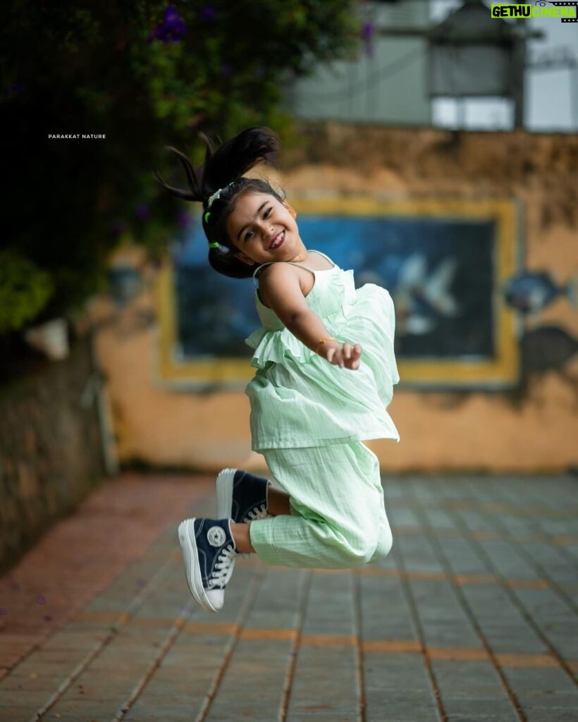 Vriddhi Vishal Instagram - ❤❤❤ 📸 @amal.nef Outfit @magizham_kids Location @parakkatnatureresortmunnar #outfit #vriddhi #vriddhivishal #fashionmodel #kids #childinfluencer #childartist #vriddhivishal Parakkat Nature Resorts