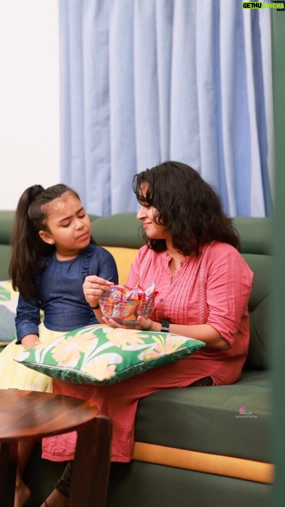 Vriddhi Vishal Instagram - This lollipop day, experience the #FruityCreamyDelight with Alpenliebe lollipops! 🍓🍊 It’s not just fruity, it’s creamy too! Treat your kids to this unique combination that they love! With added Fruit Juice and Vitamin C! 💪 #WorldLollipopDay #AlpenliebeLollipops #ad #collab @alpenliebe_india