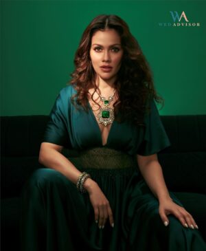 Waluscha De Sousa Instagram - ~THE GRACE OF GREEN~ @waluschaa ✨

The evergreen beauty of emeralds embraced by Waluscha De Sousa. Paired to embody the regal bride with a contemporary flare, symbolising prosperity, royalty and eloquence. 

Editor: @lavishakk 
Photographer: @rahuljhangiani 
Creative Direction & Styling: @shauryaathley 
Assistant Stylists: @janvhijaiswal @aprajitapuri 
Editorial Production Coordinator: @chrysallisbarretto 
Makeup: @namratasoni 
Hair: @akshatahonawar 
Jewellery: @goenkaindia 
Outfit: @supriamunjalatelier 
Artist’s Representation: @hypenq_pr 

.
.
.
.
.

.
.
.
#WorldodWA #wedadvisor #walushadesousa #emeralds #jewellerydesign #trending #explore