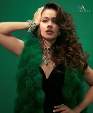 Waluscha De Sousa Instagram - ~THE GRACE OF GREEN~ @waluschaa ✨

The evergreen beauty of emeralds embraced by Waluscha De Sousa. Paired to embody the regal bride with a contemporary flare, symbolising prosperity, royalty and eloquence. 

Editor: @lavishakk 
Photographer: @rahuljhangiani 
Creative Direction & Styling: @shauryaathley 
Assistant Stylists: @janvhijaiswal @aprajitapuri 
Editorial Production Coordinator: @chrysallisbarretto 
Makeup: @namratasoni 
Hair: @akshatahonawar 
Videographer: @ratnakarphotography 
Jewellery: @anmolrattanjewels 
Outfit: @meshabyamisha 
Artist’s Representation: @hypenq_pr 

.
.
.
.
.

.
.
.
#WorldodWA #wedadvisor #walushadesousa #emeralds #jewellerydesign #trending #explore