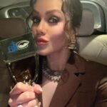 Waluscha De Sousa Instagram - Oh what a night!! Holding my first award as an actor and it feels so so good!!! I cannot thank you all enough for the love and respect you have shown me. This award means so much to me and it is only with your support that I have come this far to win #bestsupportingactress #ott at #itaawards2022 for #escaypelive. Thank you from the bottom of my heart ♥️♥️♥️
