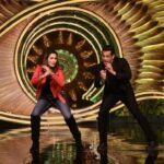 Waluscha De Sousa Instagram - Promotion of #BollywoodWalaDance on #biggboss15 was everything ✌🏼️ #eternallygrateful Film City Studio Mumbai