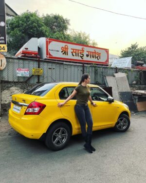 Waluscha De Sousa Instagram - पीली कार