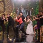 Waluscha De Sousa Instagram - Promotion of #BollywoodWalaDance on #biggboss15 was everything ✌🏼️ #eternallygrateful Film City Studio Mumbai