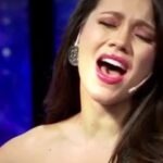Waluscha De Sousa Instagram - Presenting... #SangeetKaKaharKailashKher aur #WaluschaDeSousa ki masti ka unseen footage, exclusively aapke liye 😂. Laughter se bhare aise aur bhi moments aapko dekhne milenge, #IPMLGrandFinale mein, aaj raat, 8 baje, sirf #ZeeTV par aur kahin bhi, kabhi bhi #ZEE5 App par. #IPMLonZeeTV #MusicUnchaRaheHamara #AnanyaBirlaFoundationBengalTigers #PunjabLions #DivyaBhaskarGujaratRockers #NilkamalMattressMumbaiWarriors #EpisodicClip @ipml_official @myfmindia @bigfmindia @kailashkher @nilkamal_ltd @karanwahi @waluschaa