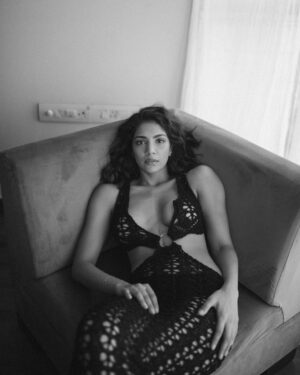 Yogita Bihani Instagram - I will not be another flower, picked for my beauty and left to die. I will be wild, difficult to find, and impossible to forget. 
 
Team🖤: @bharat_rawail @jeevikab @anumariyajose @makeupnhairbyankita