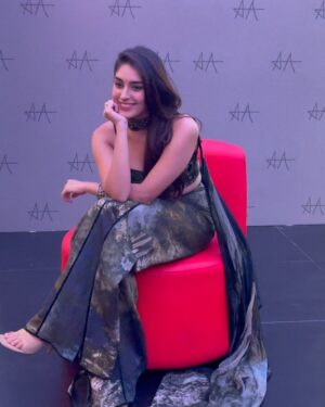 Yukti Thareja Instagram - Some real fake candids before #rangabali trailer launch🫶🏻

Styling @manogna_gollapudi 
Outfit @sahilkochharofficial 
Photographer @they_call_me_keshu
@makeupby_sathya 
Asst @_vyshnavi_hk
