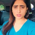 Zeel Joshi Instagram - Jyare Car Ma Reel Banavta Hoie Ne Same Badha Jota Hoy 🤣😂 . . . . @zeel_joshii #zeeljoshi #fun #funny