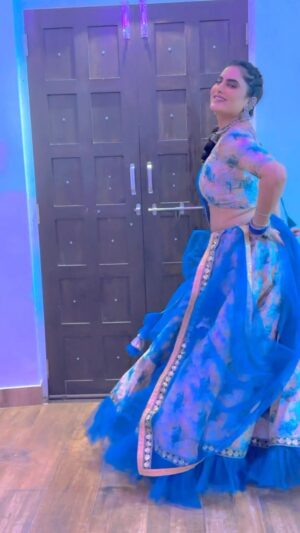 Zeel Joshi Instagram - હીંચ 🌹♥️🥰☺️ Friends Tamne Video Pasand Avyo Hoy To Comment Karjo 🙃
.
.
.
.
@zeel_joshii #zeeljoshi #explorepage #fyp #foryou #instagood #instagram #trendingreels 
Outfit By :- @fashion.moodwali