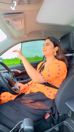 Zeel Joshi Instagram - Traditional Look ♥️ 
.
.
.
.
@zeel_joshii #zeeljoshi #fy #foryou #traditional #outfits #instagood