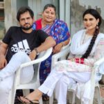 Zeel Joshi Instagram - Bi happy 😊😊😊. . . . @zeel_joshii @soni_chha777 @vishnu_thakor_adalaj . #intragram #intrarail #happy #gujrati #zeel #insta family