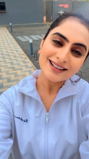 Zeel Joshi Instagram - ❤️ Tu Kano Hu Radha Bani Jau 🙈
.
.
.
.
@zeel_joshii #zeeljoshi #fy #foryou #gujaratsinger #instagood