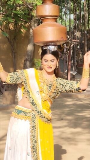 Zeel Joshi Instagram - દેશી મટચી… 😌😉😃😀🥰
.
.
.
.
.
@zeel_joshii #zeeljoshi #desigirl #trendingmusic #dance #desidance #fy #foryou #explore