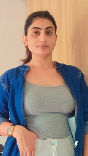 Zeel Joshi Instagram - તમારા જીવન માં એવું કોણ વ્યક્તિ છે? માં, પાપા, પતિ યા પત્ની,મિત્ર, ક્લોઝ ફ્રેન્ડ,લવ યા પછી કોઈ પણ સબંધી ..... કૉમેન્ટ્સ કરજો મિત્રો ,વાત કરવા ની મજા આવશે...❤️
.
.
.
.
@zeel_joshii #zeeljoshi #question #fy #challenge #foryou #instapic