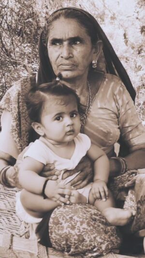 Zeel Joshi Instagram - તારા તોલે કોઈ ના આવે માં❤️❤️ Love You Maa 😍 ♥️ 
.
.
.
.
#zeeljoshi #childhood #childhoodmemories #maa #fy #explore