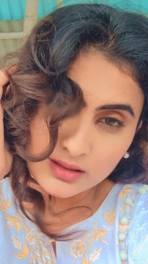 Zeel Joshi Instagram - Kyaa Tumhe Yaad Hai ...?
.
.
.
.
#zeeljoshi #explorepage✨ #trendingreel #fypシ