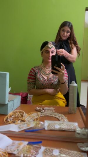 Zeel Joshi Instagram - Just Looking Like a Wooooowww 😁😍❤️
.
.
.
.
@zeel_joshii #zeeljoshi #bridalook #traditional #cute #love #fy #instagood #reels #outfit #influencer #singer #actress