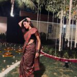 netri nisarg trivedi Instagram - Too classy to hear your opinions! Wearing an art piece handpainted saree (vegetable print) by artist Toofan Rafai Mum’s silver jewellery Hair : @thehappylivingimperia