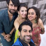 Aalisha Panwar Instagram - Thode thode se meethe hain .., thode thode se khatte hain .. ., 🤷‍♀️🤷‍♂️😅✌️🫶 #latepost #postdiwalicelebration #ethnictheme