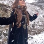 Aalisha Panwar Instagram - जन्नत ।। 🏔️🌨️❄️ First snow is like first LoVe.. ., #Kashmir #firstsnow #throwback #saturdaymood #love