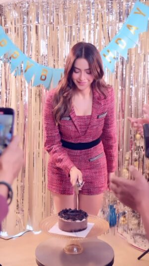 Aamna Sharif Instagram - Party Rule #1: A party without ice cream cake is simply a rehearsal. ​
 
@BaskinRobbinsIn Ice cream cake is a masterpiece! It is the best of both worlds—the creamy coolness of ice cream and the indulgence of cake, all in one glorious treat. ​
 
Thank you for this decadent treat, I’ve found my go to birthday cake – Chocolate Truffle ice cream cake!​
 
Which BR ice cream cake is your favourite?​

#BaskinRobbinsIndia #IceCreamCake #ChocolateTruffle