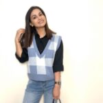 Aanchal Khurana Instagram – Styling Dad’s shirt with Beautiful Blue Checked Sweater from @myntra @street9com

.

.

.

.

.

.

.

#fashion #haul  #autamn #fashioninspo #delhi #aanchalkhurana #outfitoftheday #myntra #winteroutfit #delhi #haulfashion #grwm #fallfashion #explorepage #delhiwinter New Delhi