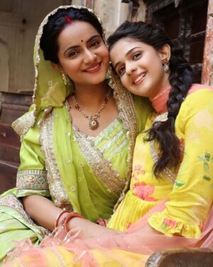 Aastha Chaudhary Instagram - Meet our Bulbul ,who is embarking on a new journey today. We need your blessings & wishes 🙏 
Don't forget to watch
 MERA BALAM THANEDAAR, 9.30pm only on colors & jio cinema. 
#newbeginnings #wishusluck