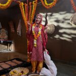 Aayushi Dholakia Instagram - Playing Hansa Ben in REEL life and then meeting her in REAL life🧿❤️ This film has not only given me a beautiful opportunity to experience life through someone else’s eyes but also journey has truly inspired me. Thank you @vanrajsinh_sisodia @rudramotionfilms_ for trusting me with this role🙏🏻 @ojasrawal first are also special and you made this one memorable🥰💖 2 of many Silver Screen Appearance🤞🏻🧿❤️ #filmportrait #firstoftheroll #actressgallery #filmshoot #workingactor #actress