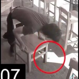 Abdel Aziz El Sayegh Instagram - كان راح يموت لو مو هالحركه . 
تعلم شلون تنقذ نفسك عند انسداد مجرى الهواء اثناء الغصه .