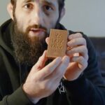 Abdoul Abdouraguimov Instagram - Unboxing légendaire, pour savon légendaire 🧼✨ COMMENT pouvait-il en être autrement avec notre @lazykingmma national ? 😂 #Honae #LazyUnboxing
