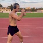 Adam Borics Instagram - 🇺🇸 Discipline Is The Key☝️ 🇭🇺 Ma 800 métereket futottam. Eleve egy nagyon kellemetlen táv, de a legrosszabb az volt, hogy egyedül kell ezeket csinálnom. Sokkal könnyebb ha van egy társad, de tudom, hogy mentálisan erősít, amikor 190 a pulzusod nem lát senki legszívesebben megállnál, de nem teszed! Ez egy igazi mentál game mint a harc! Érkezik a második felvonás☝️ #thecomeback #discipline #motivation #myprotein Eger, Hungary