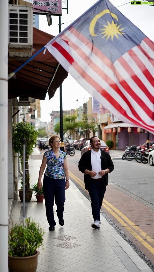 Adam Liaw Instagram - What happens when Adelaide icons @governorsouthaustralia Her Excellency Frances Adamson AC and @adamliaw meet up in the UNESCO-listed culinary capital, George Town? Congratulations to Adelaide and George Town whose Sister City Relationship officially turns 5⃣0⃣ today 🎉