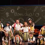 Adriana Del Claro Instagram - “Carrossel - o Musical” foi um musical produzido pela Del Claro Produções. O musical baseado em uma das novelas de maior sucesso do SBT estreou em 2017 no Teatro Santander. “Carrossel - the Musical” was produced by Del Claro Produções. The musical is based on the successful STB TV Show “Carrossel” and had its debut in 2017 on the stage of Teatro Santander. #carrosel #carroselomusical #teatrosantander #delclaroproducoes