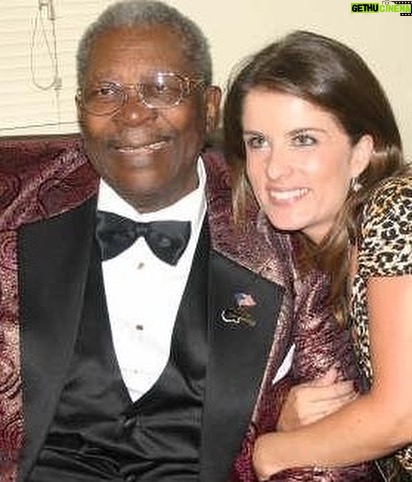 Adriana Del Claro Instagram - No #tbt dois encontros com B.B. King, primeira foto no camarim do Bourbon Street, na segunda no Teatro Guaíra em Curitiba. Me belisco até hoje. Blues Boy. O Rei e sua Lucille. Obrigada. #bbking #lucille