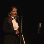 Adriana Del Claro Instagram - “O palhaceu está sorrindo pra gente”. Discurso de @adrianadelclaro recebendo o prêmio de Melhor Musical Brasileiro por “Chaves - um Tributo Musical” na oitava edição do Prêmio Bibi Ferreira. Obrigado a todos que participaram desse projeto lindo e parabéns a todos nós por essa conquista!