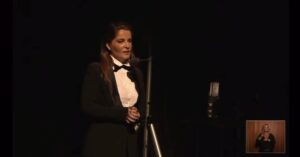 Adriana Del Claro Instagram - “O palhaceu está sorrindo pra gente”.

Discurso de @adrianadelclaro recebendo o prêmio de Melhor Musical Brasileiro por “Chaves - um Tributo Musical” na oitava edição do Prêmio Bibi Ferreira.

Obrigado a todos que participaram desse projeto lindo e parabéns a todos nós por essa conquista!