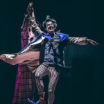 Adriana Del Claro Instagram - Hoje relembramos três espetáculos da Del Claro Produções que até hoje deixam saudades Sweeney Todd, um dos clássicos da Broadway com música de Stephen Sondhein, em sua adaptação imersiva que consquistou o público. O Grande Cometa, espetáculo que abriu a agenda cultural do 033 rooftop aos finais de semana, aproveitando o espaço de eventos corporativos. Chaves - Um Tributo Musical, que encantou a todos com um roteiro original para a vila que marcou tantos brasileiros. Qual desses espetáculos deixou mais saudades? Será que um deles retorna em 2024? — Today we remember three shows by Del Claro Produções that we all miss a lot. Sweeney Todd, one of the Broadway classics with music by Stephen Sondhein in its immersive adaptation that enchanted the audience. The Great Comet of 1812, a show that opened the cultural agenda of 033 rooftop on weekends, using the space of corporate events in a innovative way. Chaves - A Musical Tribute, which enchanted everyone with its original script for the village that marked so many Brazilians. Which of these shows did you miss the most? Will one of them return in 2024?