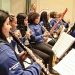 Adriana Del Claro Instagram - Tive a honra e o privilégio de acompanhar a Orquestra Chiquinha Gonzaga na Suiça. Formada por meninas mulheres que levaram a beleza e a força da Música Brasileira. Obrigada Simone, Moana, Danielle, meninas da orquestra e a Maestrina Priscilla. Viva as mulheres!! Preenchida de gratidão e amor por esse lindo trabalho social! Obrigada a Zurich Santander por mais um projeto em parceria. Zürich, Swiss