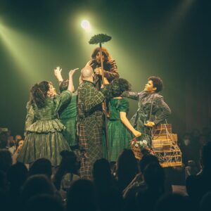 Adriana Del Claro Instagram - O musical da Broadway “Sweeney Todd - o Cruel Barbeiro da Rua Fleet” estreou no Brasil em 2022 e foi o musical de maior sucesso de bilheteria do 033 rooftop. A montagem imersiva do espetáculo encantou os fãs brasileiros com um elenco de tirar o fôlego. “Sweeney” foi dirigido por Zé Henrique de Paula e tem direção musical de Fernanda Maia. O espetáculo foi indicado a diversos prêmios e vencedor de tres categorias do Prêmio Bibi Ferreira.

The Broadway show “Sweeney Todd - the Demon Barber of Fleet Street” had its debut in Brazil in 2022 and is the most successful show ever presented at 033 rooftop in terms of tickets sale. The immersive production enchanted the Brazilian fans with a breathtaking casting. “Sweeney” was directed by Zé Henrique de Paula and orchestrated by Fernanda Maia. The musical was nominee to multiple awards is won three categories of Bibi Ferreira Awards 2022.

#sweeneytodd #delclaroproducoes #033rooftop #musical #broadway #musicalsp