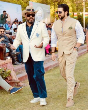 Aftab Shivdasani Instagram - Thank you @vishaalmathur291 for inviting me to witness my first ever Polo match at the prestigious MDM Polo Cup, Jodhpur. It was a wonderful watching this fascinating sport so closely. 
I also had the pleasure of meeting His Highness Gaj Singh ji of Marwar and learning about his love for the sport. 
It was also great watching His Highness Sawai Padmanabh Singh of Jaipur in action and learning about his passion for the sport apart from being a very down to earth person. It was a pleasure meeting you @pachojaipur and @gauravikumari . My best wishes. ✨🐎