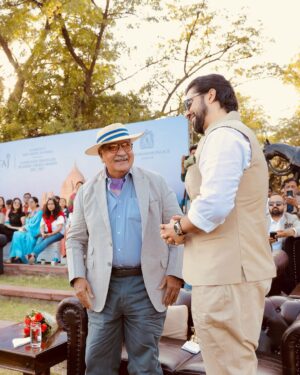 Aftab Shivdasani Instagram - Thank you @vishaalmathur291 for inviting me to witness my first ever Polo match at the prestigious MDM Polo Cup, Jodhpur. It was a wonderful watching this fascinating sport so closely. 
I also had the pleasure of meeting His Highness Gaj Singh ji of Marwar and learning about his love for the sport. 
It was also great watching His Highness Sawai Padmanabh Singh of Jaipur in action and learning about his passion for the sport apart from being a very down to earth person. It was a pleasure meeting you @pachojaipur and @gauravikumari . My best wishes. ✨🐎