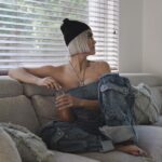 Agnez Mo Instagram - Coming for your neck.. And looking good doing it in my new fave jeans @zoecostello !! #AGNEZMO