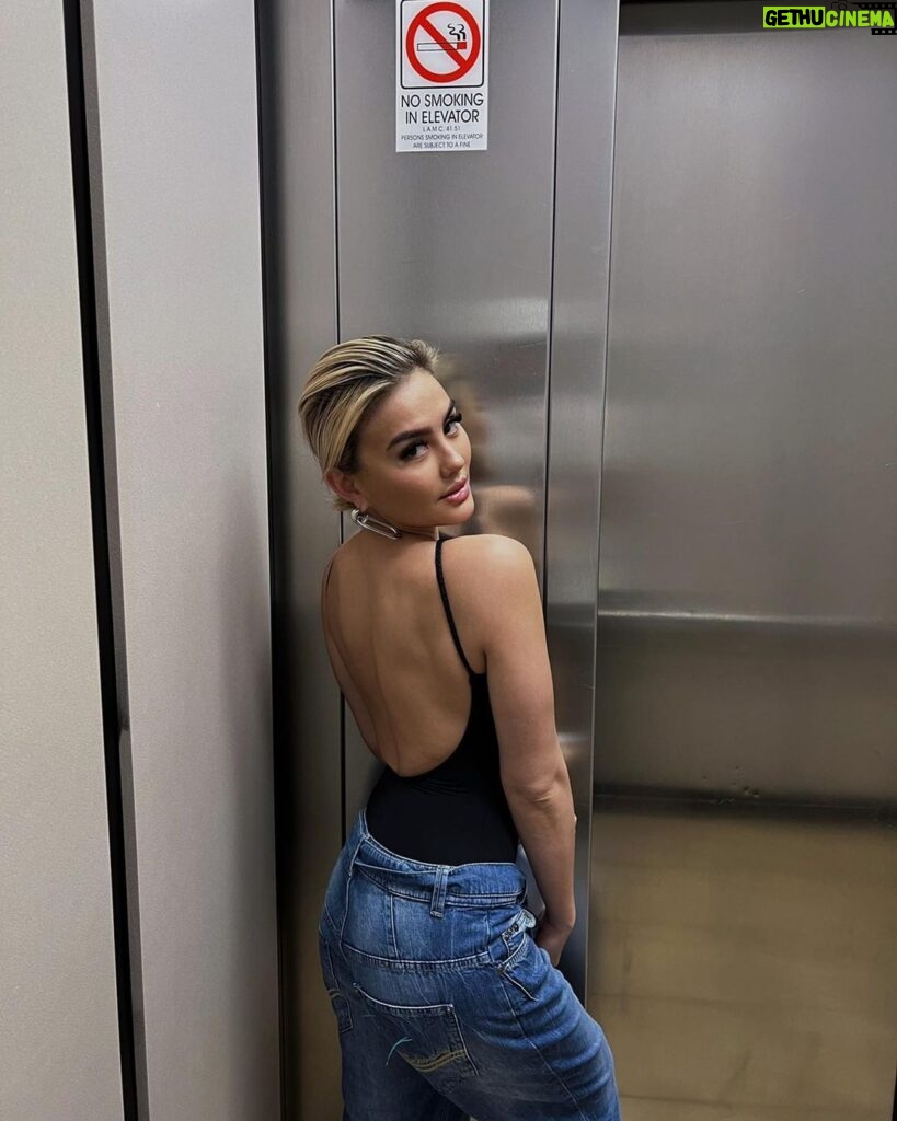 Agnez Mo Instagram - 🚬 in elevator. #AGNEZMO Los Angeles, California